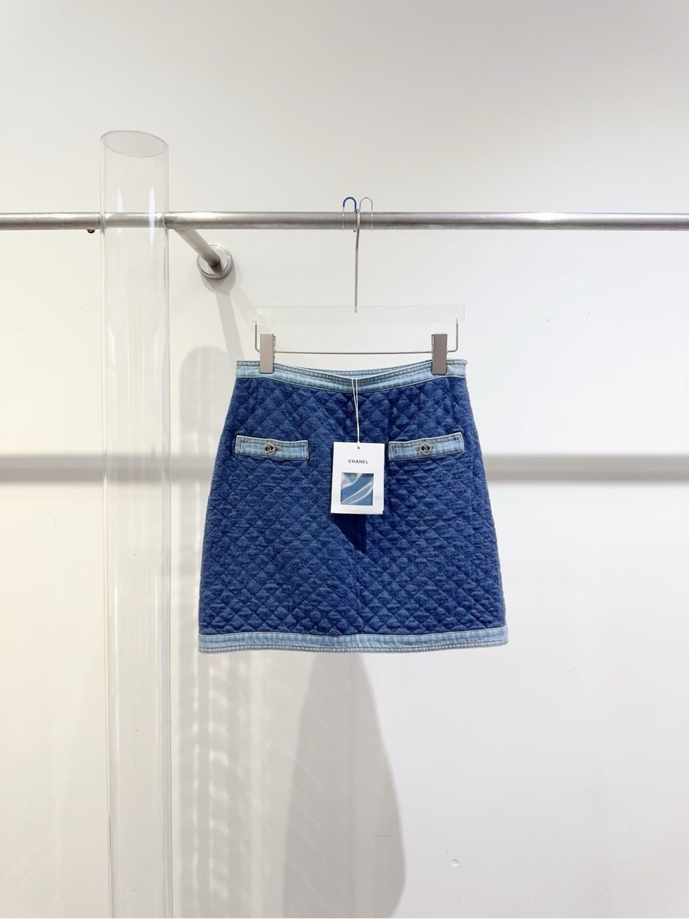🚩steal CHANEL Blue Quilted Mini Skirt with Contrast Trim